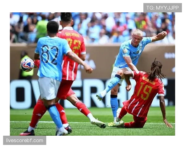 科林斯范登贝赫定位球抢点 布伦特福德界外球战术得分高效